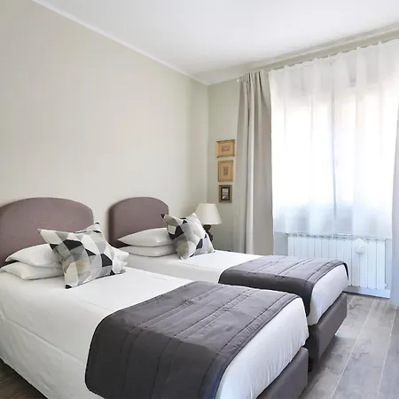 Brand New Train Station Apartment *