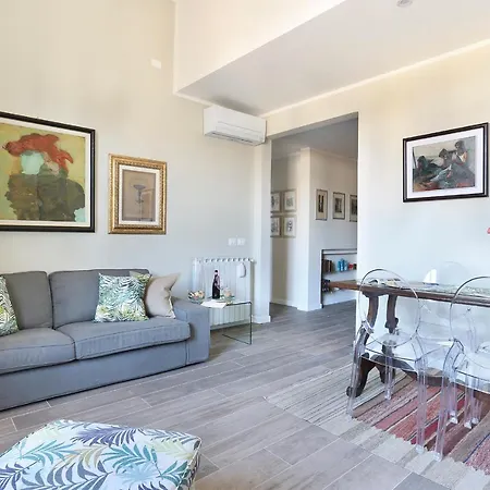Brand New Train Station Apartment *