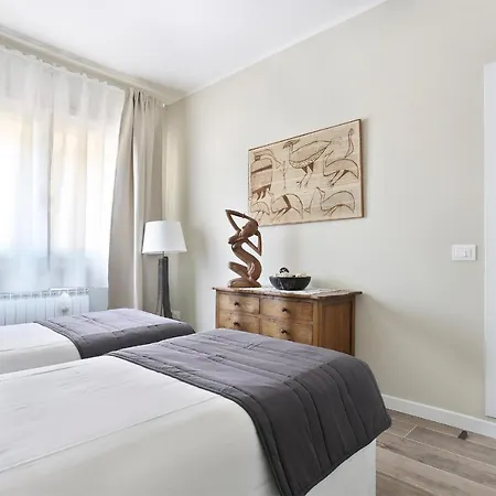 Brand New Train Station Apartment *