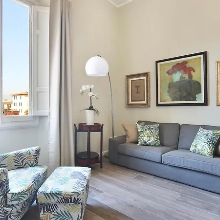 Brand New Train Station Apartment *